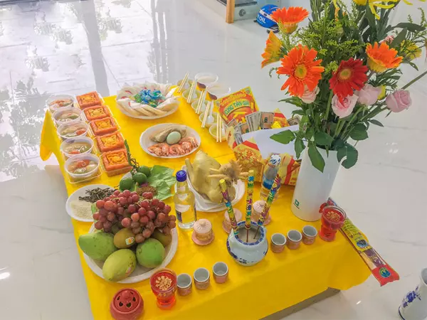 Lễ vào nhà mới được rất nhiều người coi trọng và chuẩn bị lễ cúng linh đình 